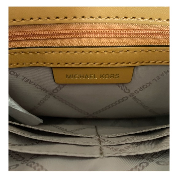 SOLD Michael Kors Bag Parker Leather Crossbody Bag From their Latest collection - Picture 7 of 13